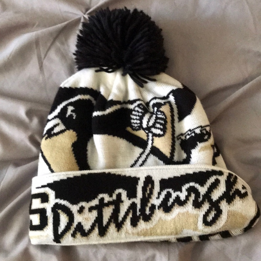 💥RARE💥2014 WinterClassic Penguins Cuffed Beanie